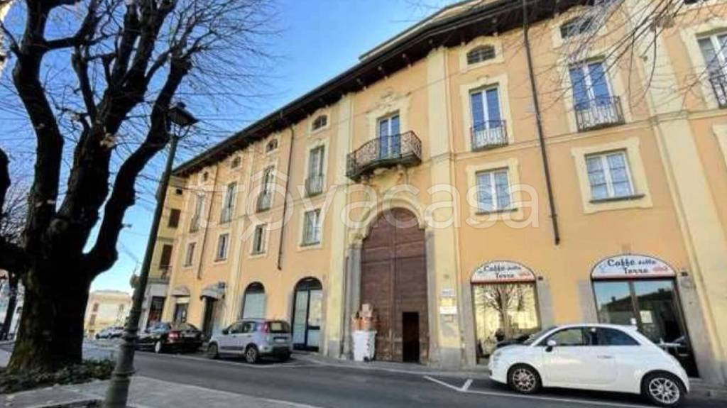negozio in vendita a Stradella
