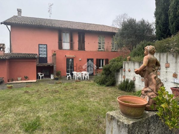 casa indipendente in vendita a Stradella