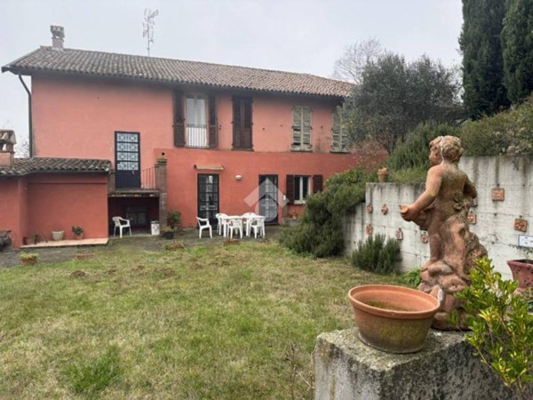casa indipendente in vendita a Stradella