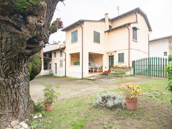 casa indipendente in vendita a Stradella