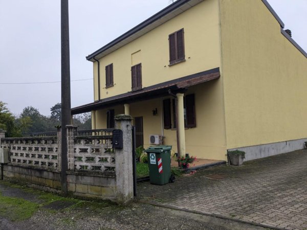 negozio in vendita a Stradella