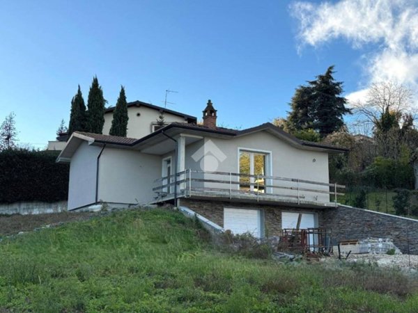 casa indipendente in vendita a Stradella