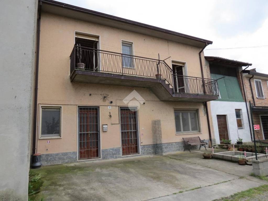 casa indipendente in vendita a Stradella in zona Orzoni