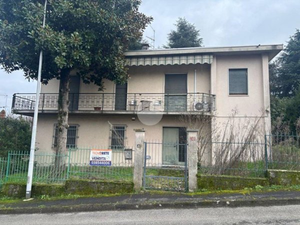 casa indipendente in vendita a Stradella
