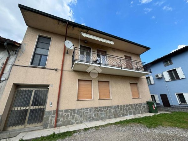 casa indipendente in vendita a Stradella in zona Colombetta-Piane
