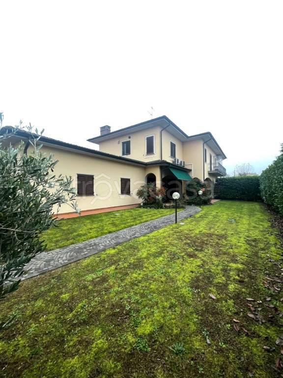 casa indipendente in vendita a Stradella