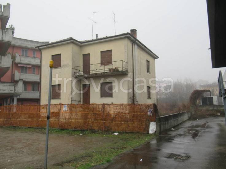 casa indipendente in vendita a Stradella