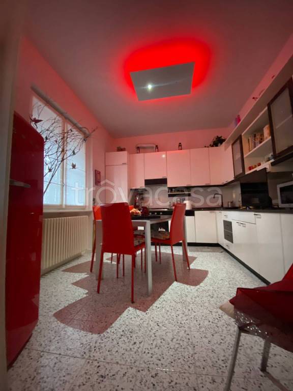casa indipendente in vendita a Stradella