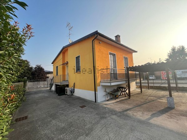 casa indipendente in vendita a Stradella