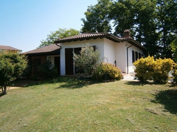 casa indipendente in vendita a Stradella