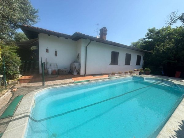 casa indipendente in vendita a Stradella