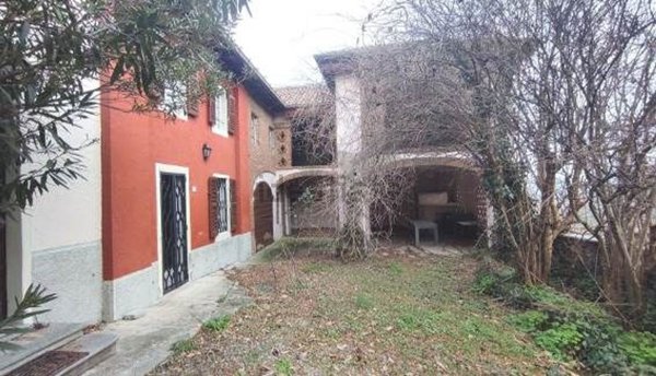 casa indipendente in vendita a Stradella