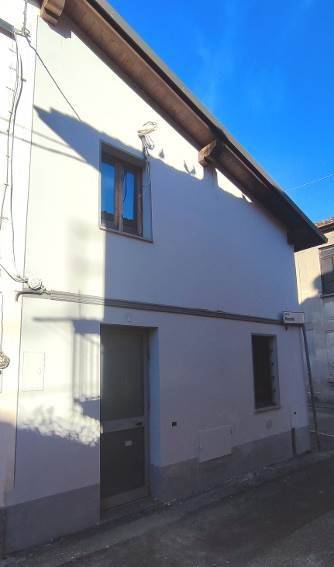 casa indipendente in vendita a Stradella