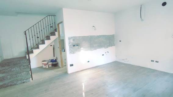 casa indipendente in vendita a Stradella