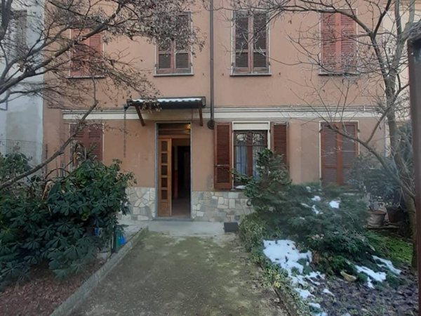 casa indipendente in vendita a Stradella