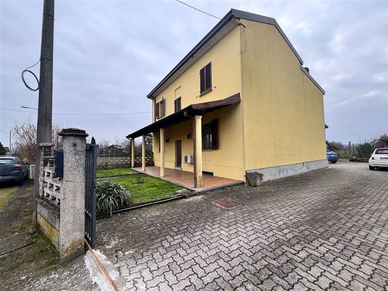 casa indipendente in vendita a Stradella