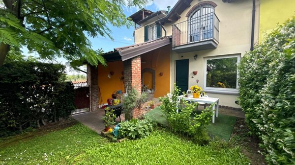casa indipendente in vendita a Stradella