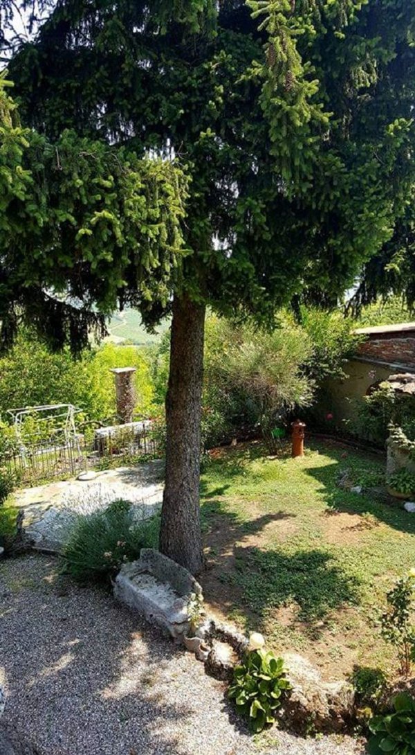 casa indipendente in vendita a Stradella in zona Torre Sacchetti