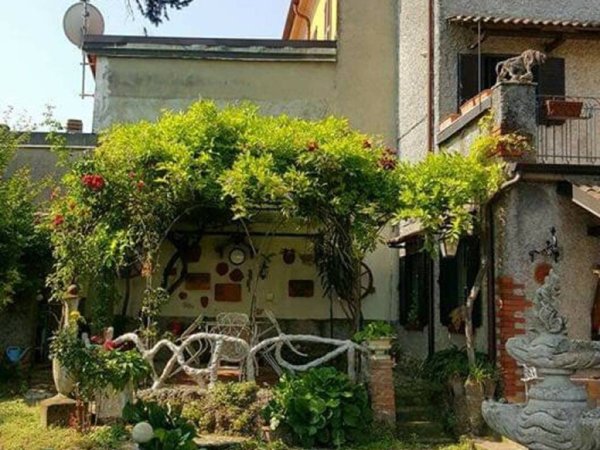 casa indipendente in vendita a Stradella in zona Casa Agati