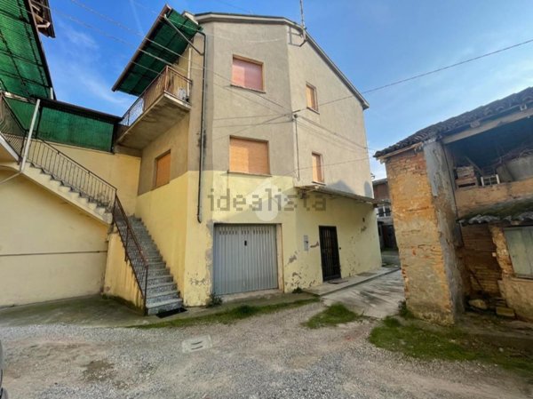 casa indipendente in vendita a Stradella