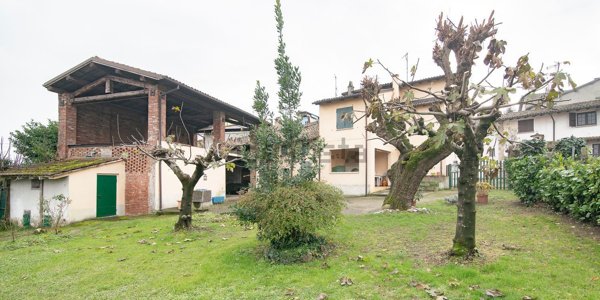 casa indipendente in vendita a Stradella