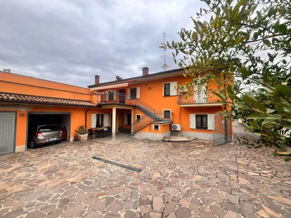 casa indipendente in vendita a Stradella