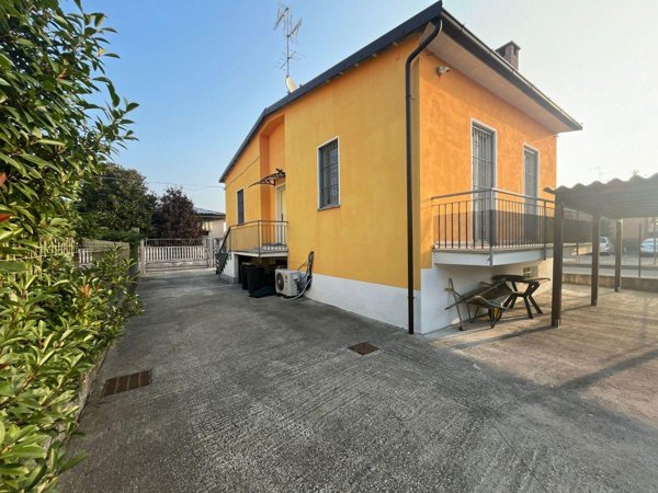 casa indipendente in vendita a Stradella