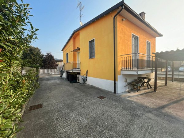 casa indipendente in vendita a Stradella