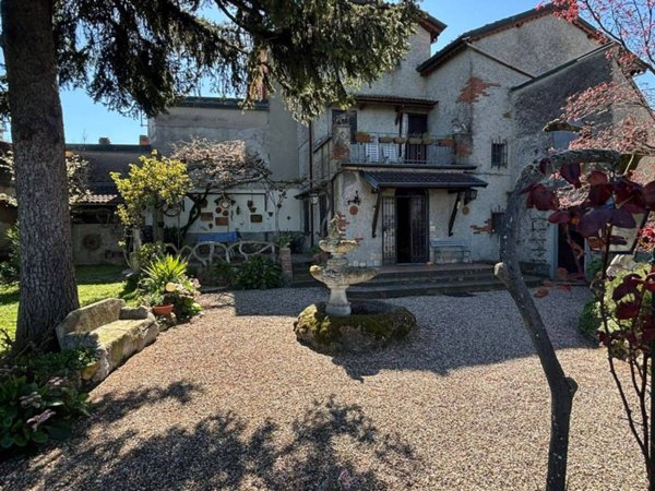 casa indipendente in vendita a Stradella