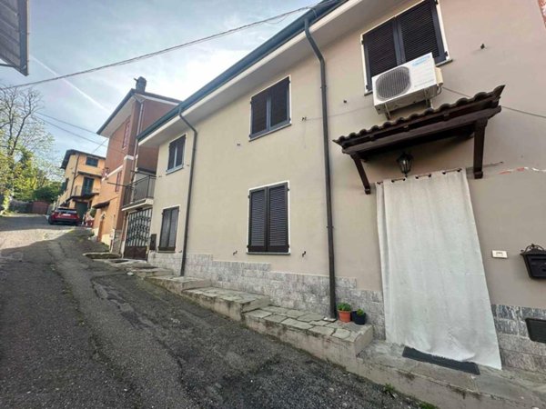 casa indipendente in vendita a Stradella
