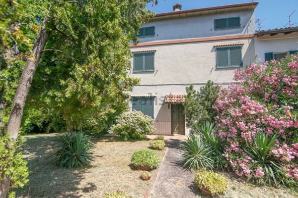 casa indipendente in vendita a Stradella in zona Torre Sacchetti