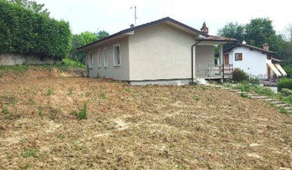 casa indipendente in vendita a Stradella
