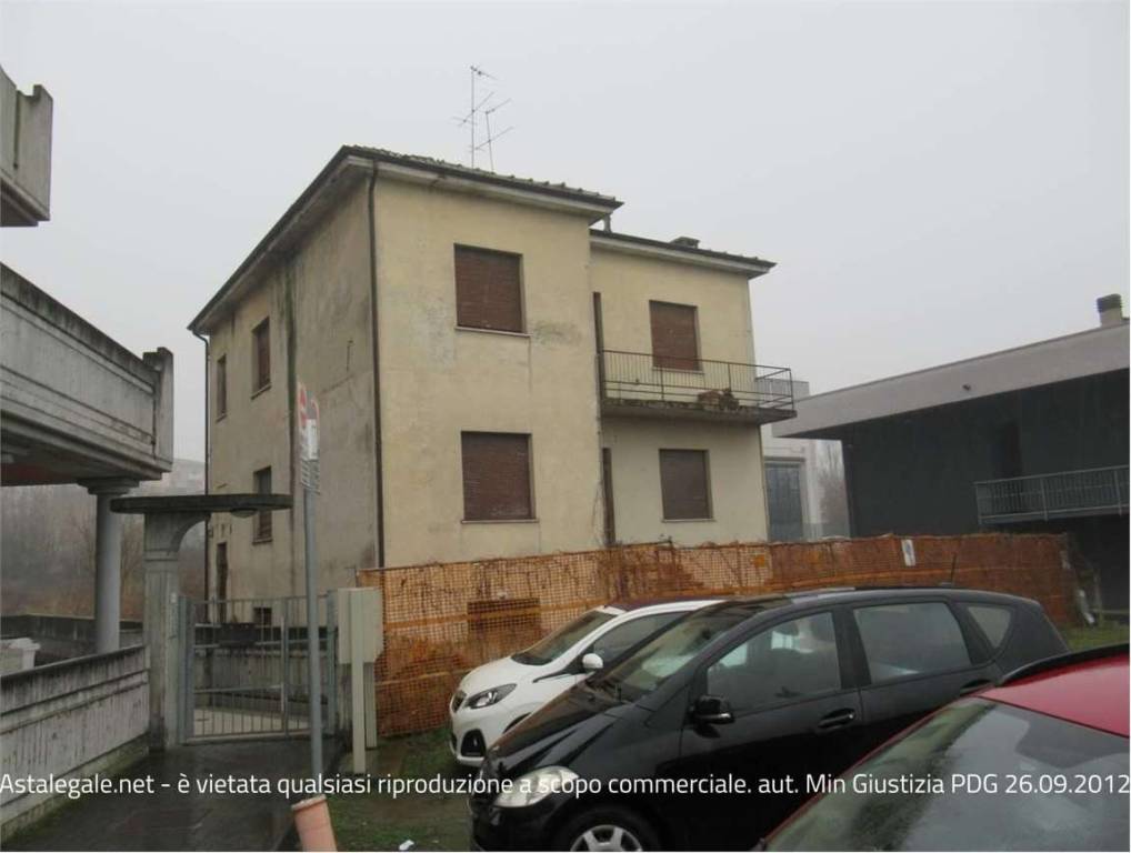 casa indipendente in vendita a Stradella