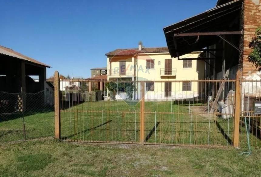 casa indipendente in vendita a Stradella