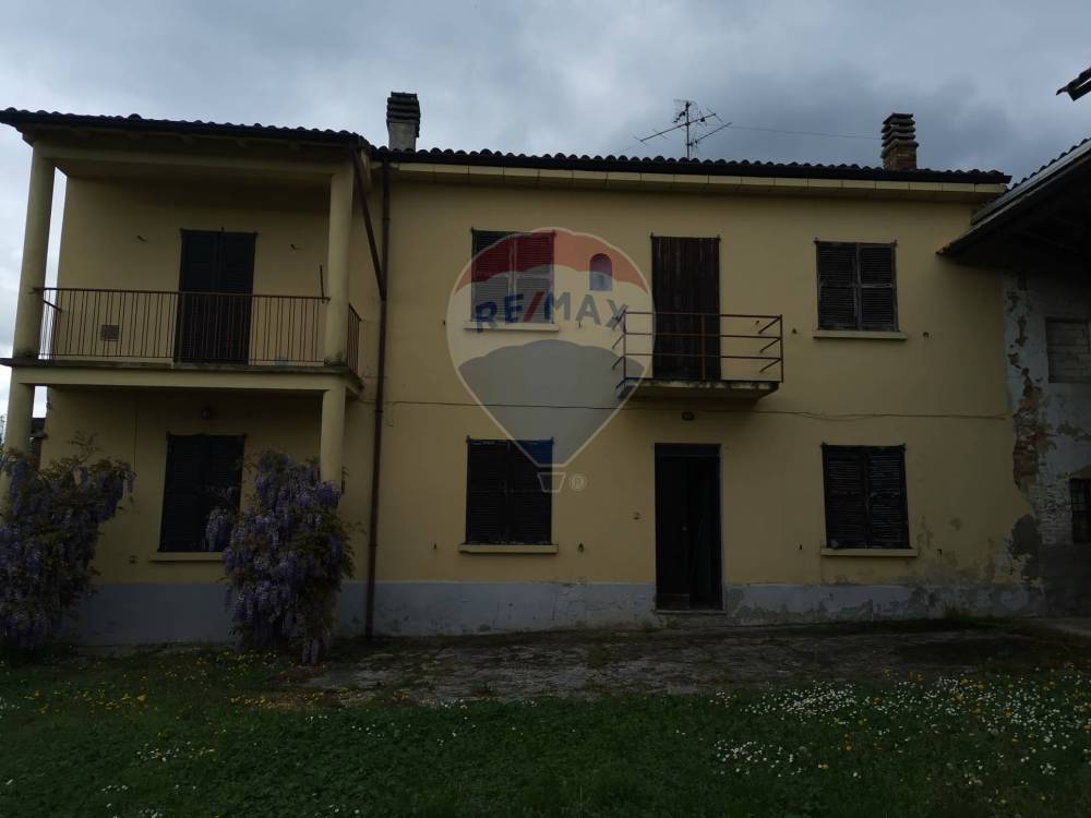 casa indipendente in vendita a Stradella