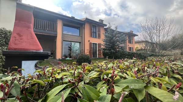 casa indipendente in vendita a Stradella