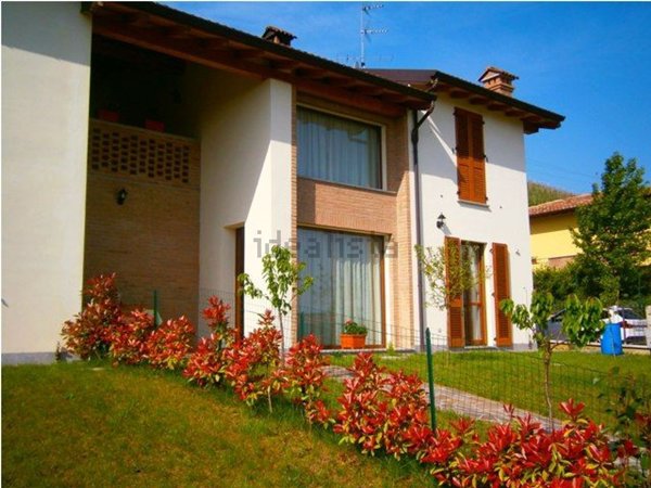 casa indipendente in vendita a Stradella