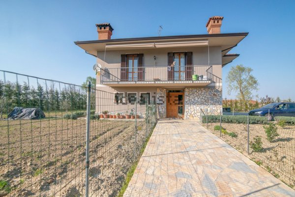 casa indipendente in vendita a Stradella