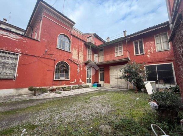 casa indipendente in vendita a Stradella