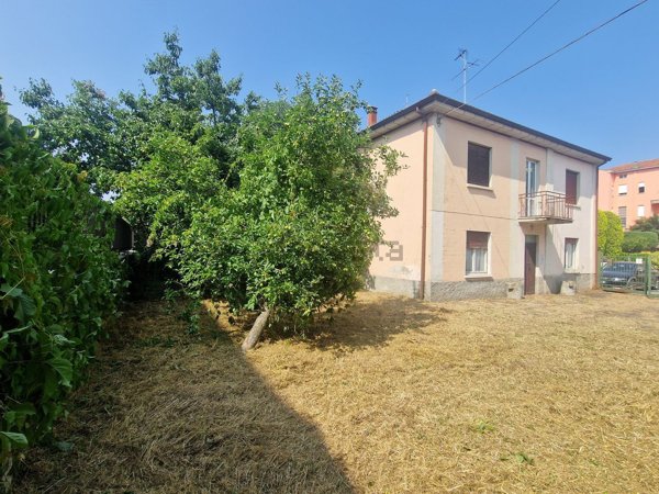 casa indipendente in vendita a Stradella