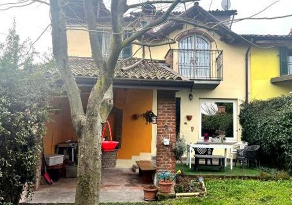 casa indipendente in vendita a Stradella