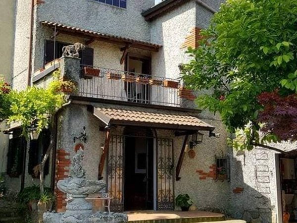 casa indipendente in vendita a Stradella
