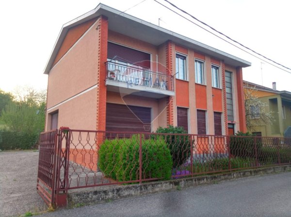 casa indipendente in vendita a Stradella