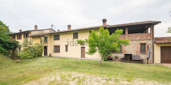 casa indipendente in vendita a Stradella