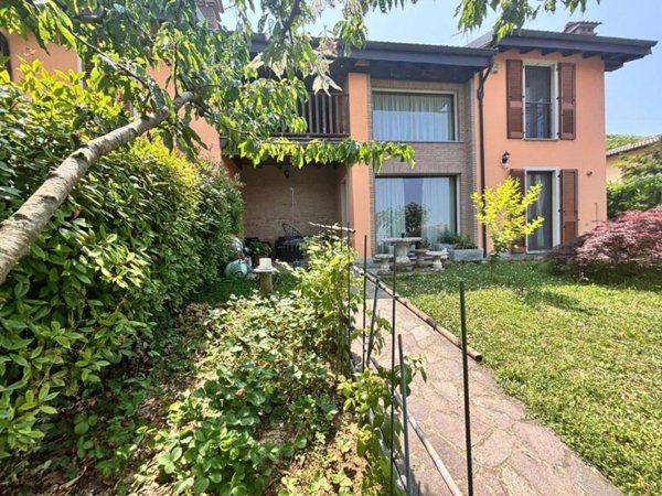 casa indipendente in vendita a Stradella