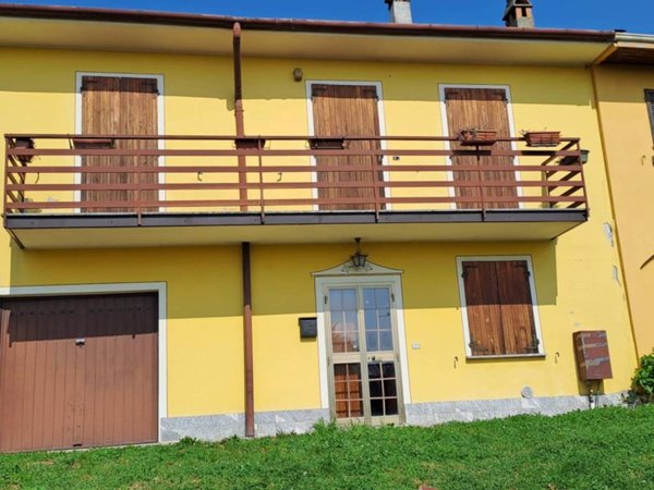 casa indipendente in vendita a Stradella