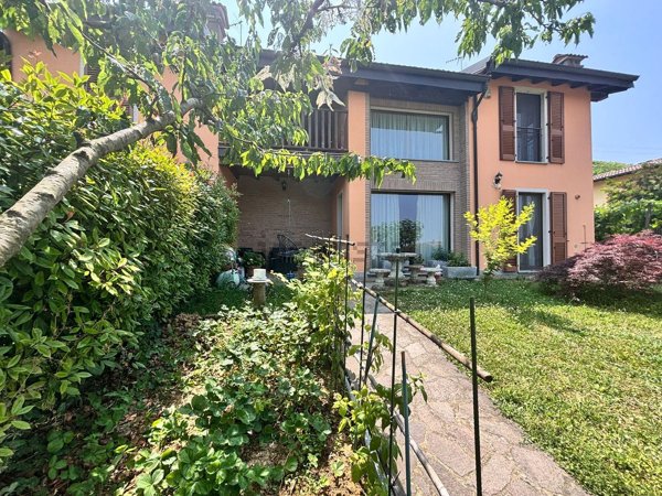 casa indipendente in vendita a Stradella