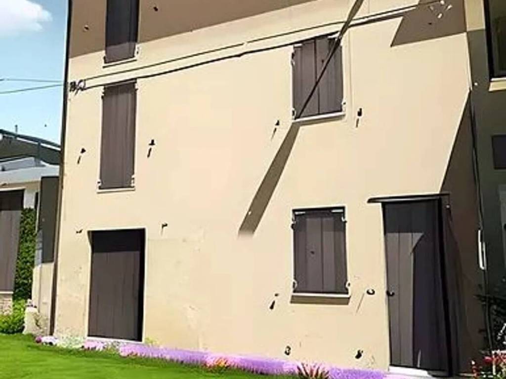 casa indipendente in vendita a Stradella