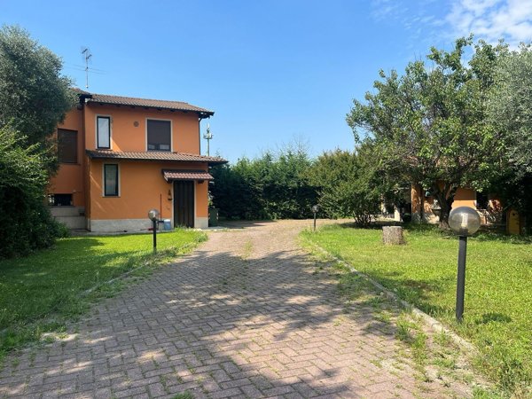 casa indipendente in vendita a Stradella