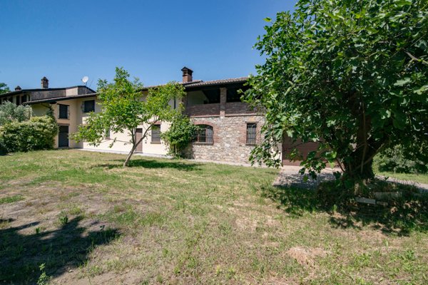 casa indipendente in vendita a Stradella